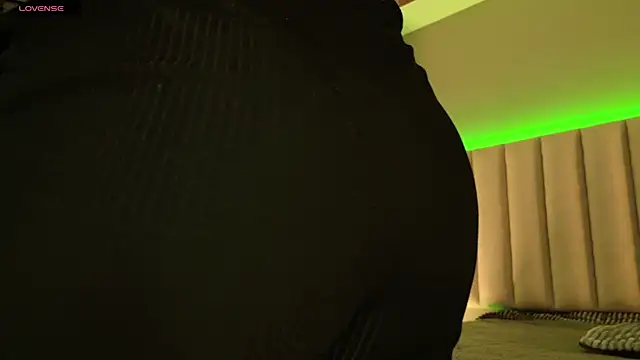 Megan mooree  online show from September 27, 2025, 12:55 pm