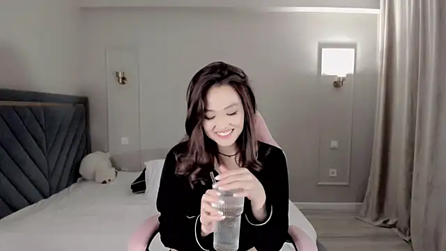 oxxx me online show from October 1, 2025, 8:41 am