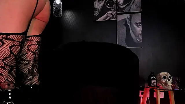 Agnes jones  online show from October 8, 2025, 1:18 am