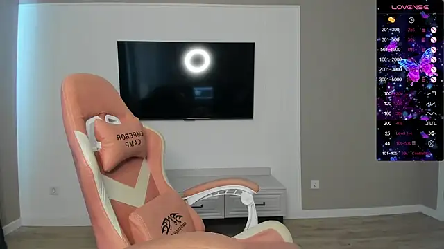 Holly Molii online show from September 19, 2025, 2:26 am