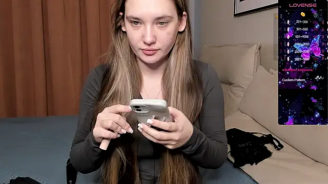 Holly Molii online show from January 15, 2026, 3:21 am