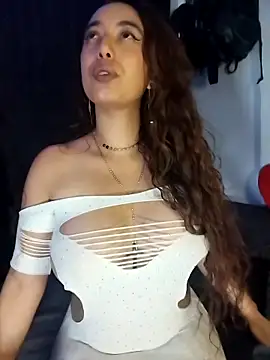 liannalee  online show from September 16, 2025, 8:43 pm