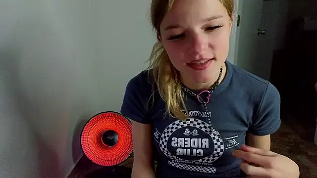 Snapshot of foxy_ana13 chatting on March 10, 2025, 12:50 am foxy ana13 online show from March 10, 2025, 12:50 am