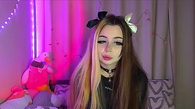 suemeow online show from February 25, 2025, 9:04 pm