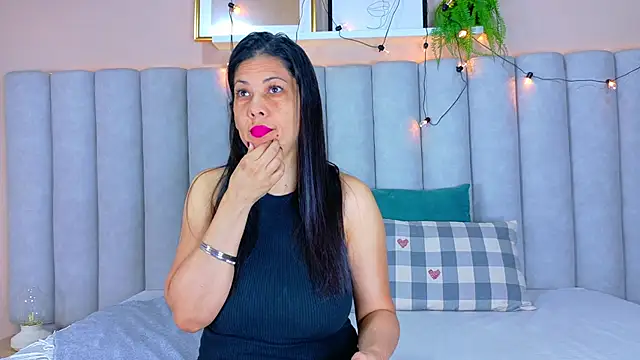 JaylaScott   online show from October 14, 2025, 11:44 am