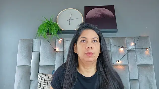 JaylaScott   online show from April 7, 2026, 11:45 am