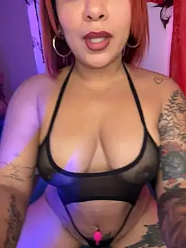 EmmaHot online show from April 16, 2026, 9:39 pm