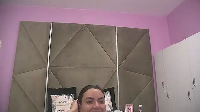 ElyzaIbarra online show from September 20, 2025, 6:07 am