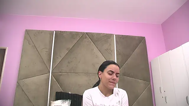 ElyzaIbarra online show from October 1, 2025, 4:50 am