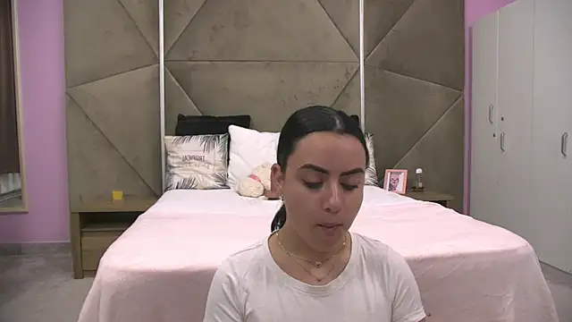 ElyzaIbarra online show from October 8, 2025, 6:04 am