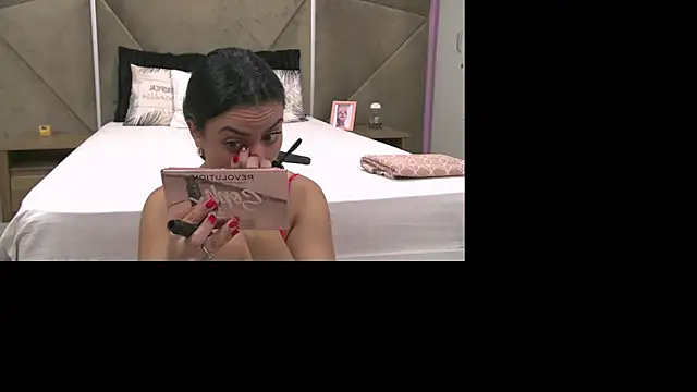 ElyzaIbarra online show from September 29, 2025, 5:58 am