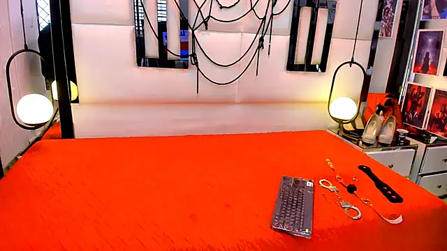 Snapshot of alixxon1 chatting on September 19, 2025, 2:43 pm alixxon1 online show from September 19, 2025, 2:43 pm