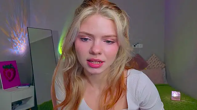 Red  Candy online show from November 13, 2025, 12:09 pm