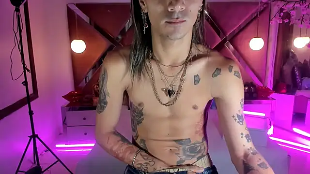 Snapshot of georgie_latin99 chatting on October 29, 2025, 12:37 pm georgie latin99 online show from October 29, 2025, 12:37 pm