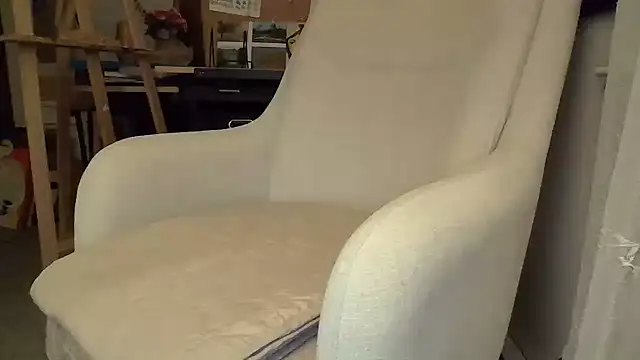 naughtyonbicycle online show from April 19, 2026, 1:17 am