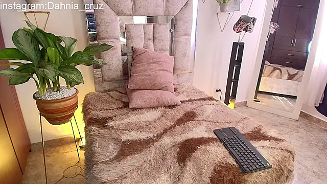 mariana cruzz online show from December 2, 2025, 3:14 pm