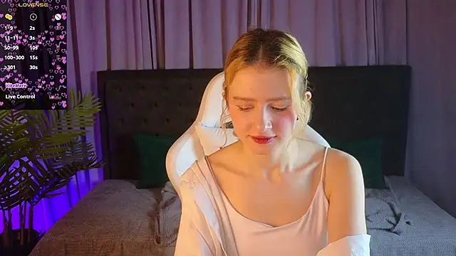 Snapshot of jenny_bunny_ chatting on March 7, 2025, 5:18 am jenny bunny online show from March 7, 2025, 5:18 am