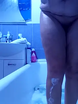 Snapshot of Ely_Elenita chatting on December 16, 2025, 8:57 pm Ely Elenita online show from December 16, 2025, 8:57 pm