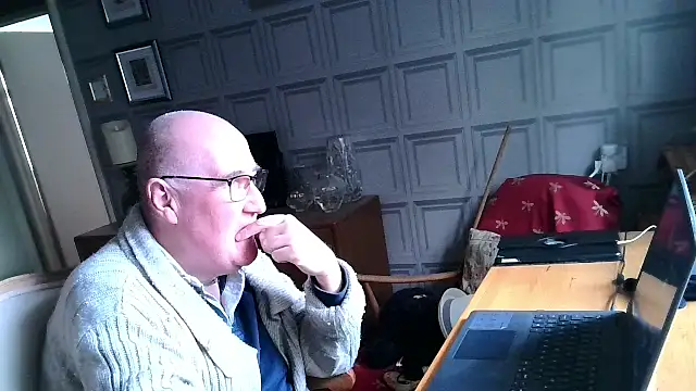 Adamdaddybear online show from March 6, 2025, 1:14 pm