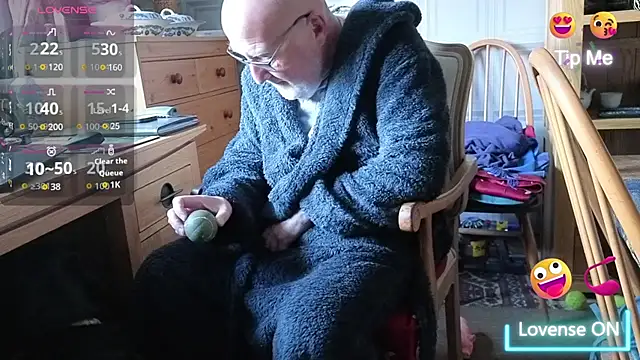 Adamdaddybear online show from September 23, 2025, 7:37 am