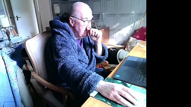 Adamdaddybear online show from March 20, 2025, 9:15 am