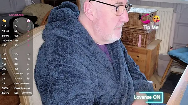 Adamdaddybear online show from November 27, 2025, 8:26 am