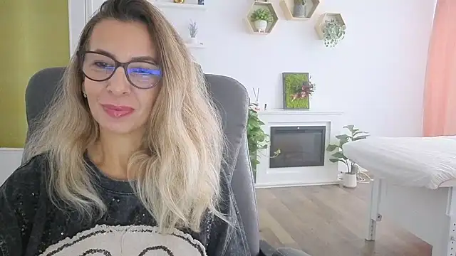 SukyGirl online show from September 24, 2025, 6:53 am