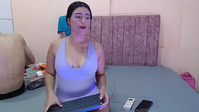 Snapshot of dirty_couple22 chatting on November 20, 2025, 1:45 pm dirty couple22 online show from November 20, 2025, 1:45 pm