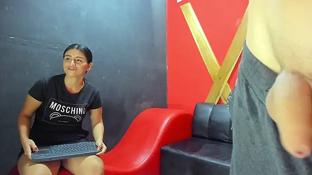 Snapshot of dirty_couple22 chatting on March 18, 2025, 2:06 pm dirty couple22 online show from March 18, 2025, 2:06 pm