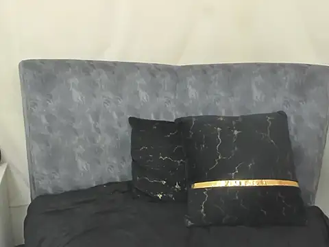 lindacastro02 online show from May 29, 2026, 1:39 pm