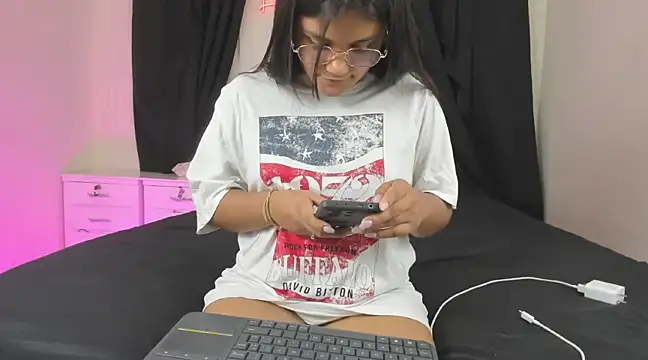 lindacastro02 online show from February 20, 2025, 11:21 pm