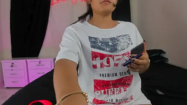 lindacastro02 online show from December 8, 2024, 1:41 am