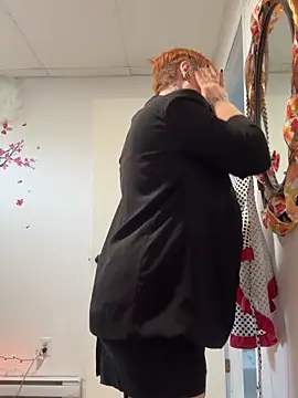 Sweetleeahxx online show from October 14, 2025, 1:23 pm