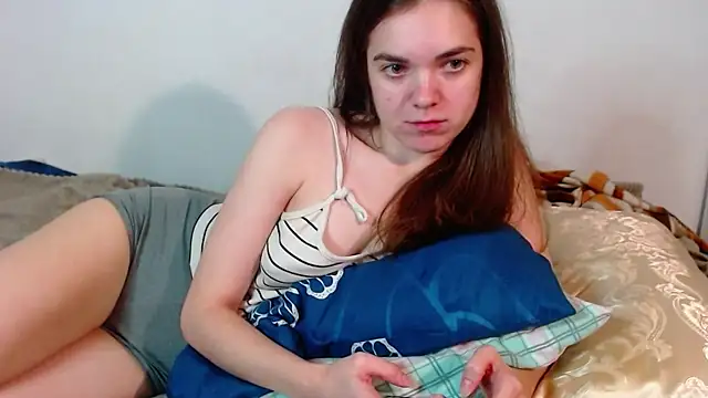 SallyMkn online show from October 17, 2025, 4:09 pm