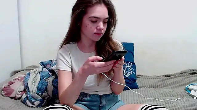 SallyMkn online show from February 5, 2025, 12:17 pm