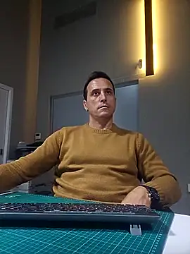 Lucas   81 online show from December 2, 2025, 7:48 pm