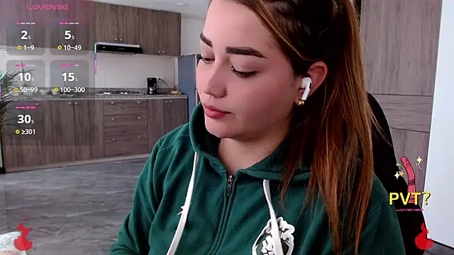 Lucia star   online show from November 30, 2025, 2:40 pm