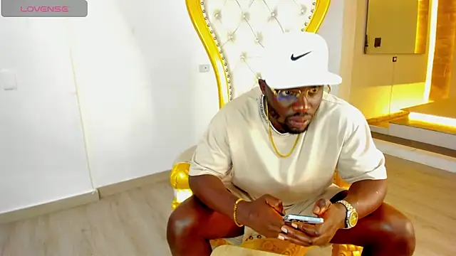 Snapshot of Latrellx7 chatting on February 18, 2025, 11:44 am Latrellx7 online show from February 18, 2025, 11:44 am