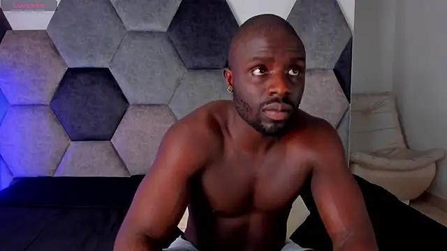 Latrellx7 online show from April 13, 2026, 4:16 am