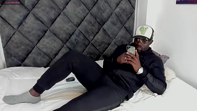 Snapshot of Latrellx7 chatting on September 12, 2025, 3:28 am Latrellx7 online show from September 12, 2025, 3:28 am