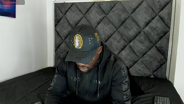 Snapshot of Latrellx7 chatting on October 16, 2025, 3:37 am Latrellx7 online show from October 16, 2025, 3:37 am