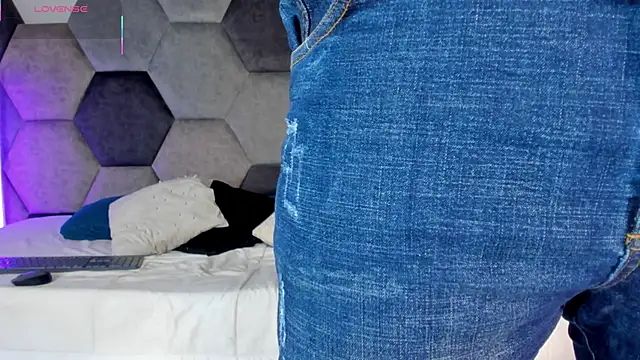 Latrellx7 online show from April 16, 2026, 3:40 am