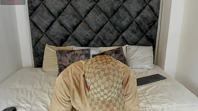 Snapshot of Latrellx7 chatting on September 19, 2025, 3:10 am Latrellx7 online show from September 19, 2025, 3:10 am