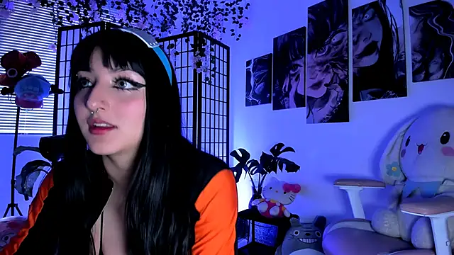 julyana  online show from September 20, 2025, 4:23 pm