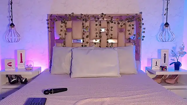 GigiVolkova online show from October 13, 2025, 8:43 pm