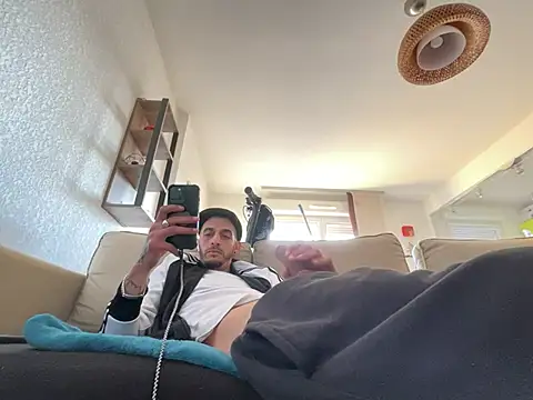 Rebeu313 online show from March 2, 2025, 4:58 pm