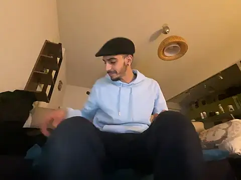 Rebeu313 online show from February 11, 2025, 10:07 pm