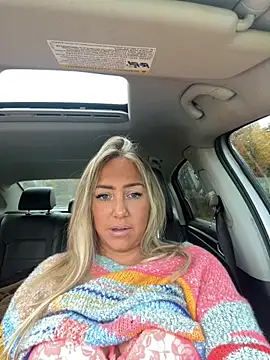 sunshinekisses online show from October 21, 2025, 3:22 pm