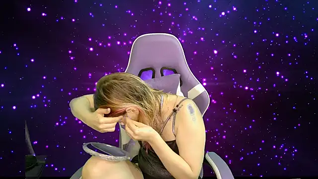 Snapshot of Dolce--Mia---Bianchi__07 chatting on February 28, 2025, 5:04 am Dolce--Mia---Bianchi 07 online show from February 28, 2025, 5:04 am