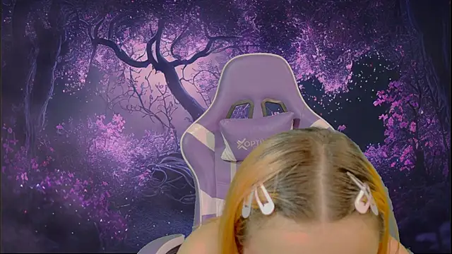 Snapshot of Dolce--Mia---Bianchi__07 chatting on November 20, 2025, 10:31 pm Dolce--Mia---Bianchi 07 online show from November 20, 2025, 10:31 pm